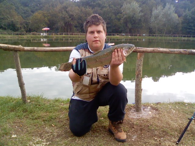 Ingrandisci trota da 2 kg