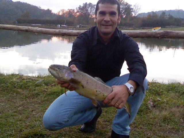 Ingrandisci trota da 2,7 kg