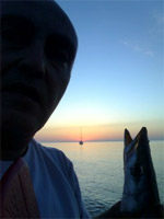     TRAMONTO SUL TIRRENO con...spigola!!!!  