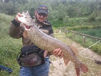 Raul con la sua trota di 10kg ai Laghi dei Sabini