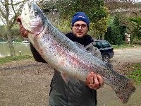 Pesca alla trota salmonata ai laghi Mammut con big di oltre 10kg