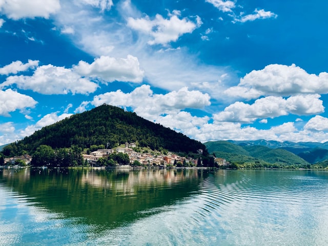 Lago di Piediluco: pesca, permessi e 4 strutture turistiche